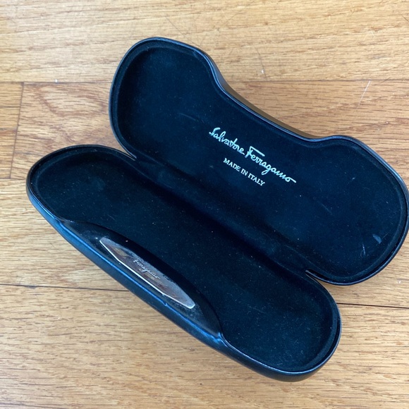 SALVATORE FERRAGAMO GLASS CASE - Picture 1 of 6